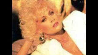 Watch Lorrie Morgan Reading My Heart video