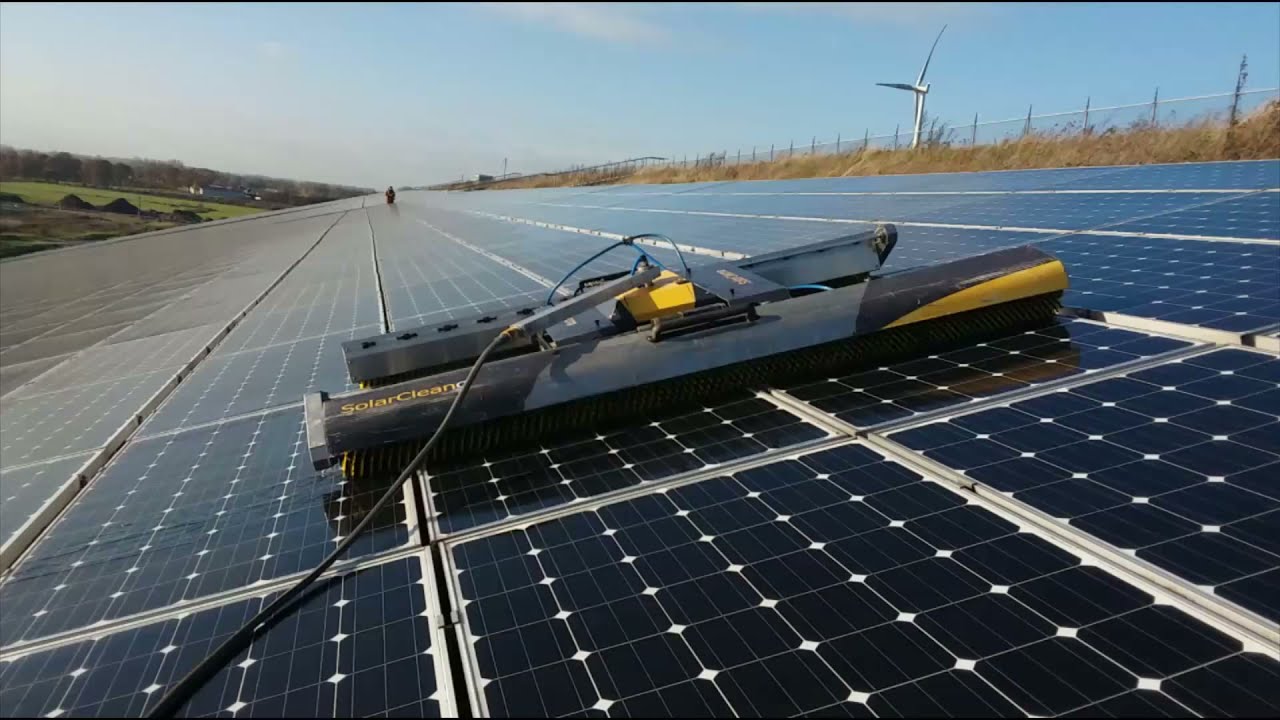 SolarCleano F1 with 2,2m brushes