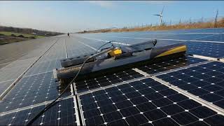 Cleaning solar panels with 2 robots on the same roof - Voltanet