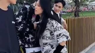 Cewek Bar Bar Siapa Yang Mau Jadi Cewek Tuh