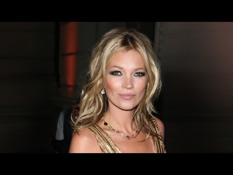 Charlotte Tilbury's Makeup Masterclass: How to get the Kate Moss look | NET-A-PORTER.COM Charlotte Tilbury's Makeup Masterclass: How to get the Kate Moss look | NET-A-PORTER.COM
