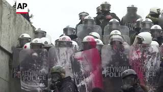 Clashes on the steps of Greece's Parliament