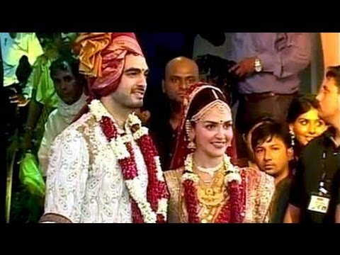 Wedding Photos Sunny Deol on Big B  Abhishek Attend Esha Deol S Wedding   Worldnews Com