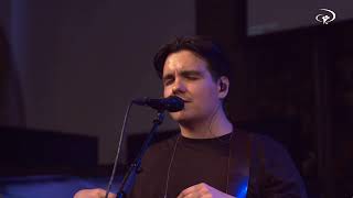 LIVE – Monday Night Session