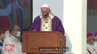 Papa conclui viagem com missa em Erbil: para limpar o coração devemos sujar as mãos