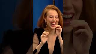 Arkadaşım Elçin Sangu Ya Kırbaç Veriyor