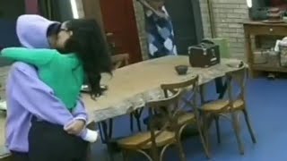 Dayane Mello Beijando Aline Mineiro Na Boca - Dayline