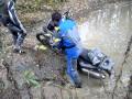 BMW 800 gs zapadnutí do kaluže