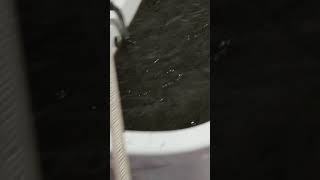 Makina Yardımıyla Peteklerde Oluşan Çamur Ve Pas Birikintileri Temizliyoruz