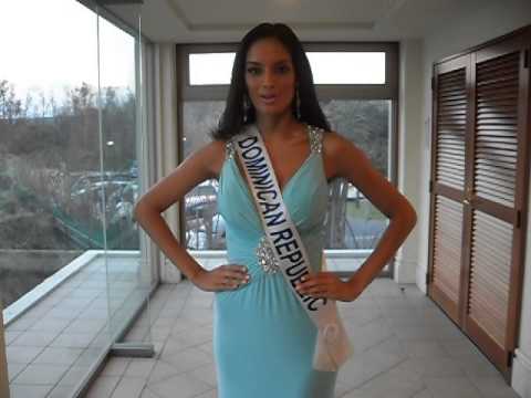 Melody Mir Saludando al Foro Dominicano antes de la Final del Miss Intl 2012