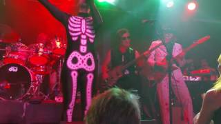 Watch Oingo Boingo Heard Somebody Cry video