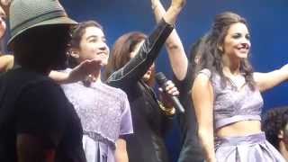 Watch Gloria Estefan Tradicion video
