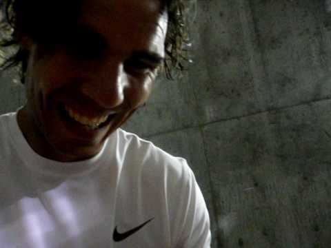 BNP Paribas Open 2010 - Rafael ナダル autographing for ball kids in the tunnel and I get a kiss!