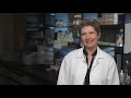 Imagen del vídeo Dr. Andrews explains Product B