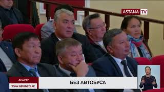 Video Zhiteli atyrauskogo mikrorayona «Khimposelok» iz-za otsutstviya avtobusa do goroda khodyat peshkom from Телеканал Астана / Astana TV, 1st drive, Atyrau, Kazakhstan