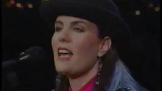 Watch Holly Dunn Love Someone Like Me video