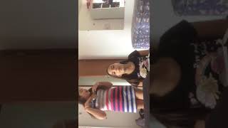 Minha Amiga Provando As Minhas Roupas Que Não Cabem Mais Em Mim