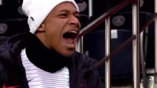 Mbappe Y Neymar Celebrando El