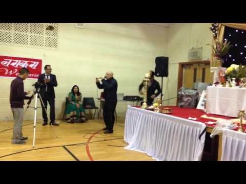 English guy singing Pehli Nazar Mein song