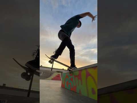 Sunset skating‼️ #sunset #skateclipsdaily #skatetricks #skateboarding #skate
