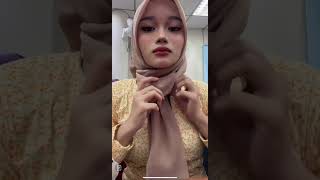 Awek Melayu Baju Kuning Adjust Tudung