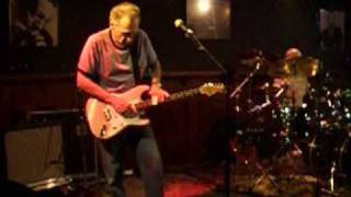 Watch Dave Hole Take Me To Chicago video