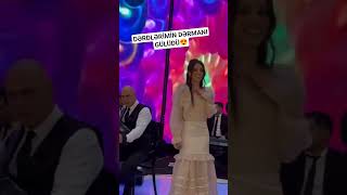 Cahangi̇r Gülüye Mahniyla Söz Atdi