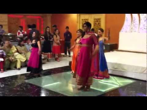 kirti mehndi ki raat mein ladies dance by pretty girls