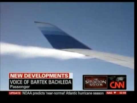 {VIDEO} United Airlines Jet Leaking Fuel At 30000 Feet