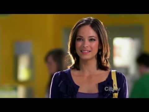 Smallville's sweetheart Kristen Kreuk took pictures on the set of Chuck