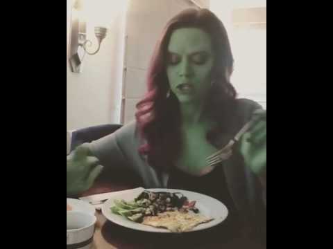 Zoe Saldana / Gamora eating Lunch / Guardians of the Galaxy Vol 2