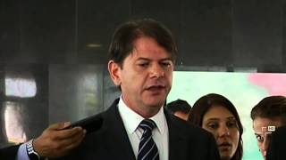 Senador Aécio Neves retorna ao Congresso e fala em liderar a oposição ? 04/11/2014