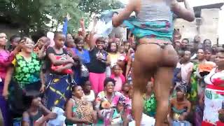 HII NI AIBU YA MWAKA, KWA NAMNA HII WATAACHA KUBAKWA KWELI.? HII NI AIBU YA MWAKA, KWA NAMNA HII WATAACHA KUBAKWA KWELI.?