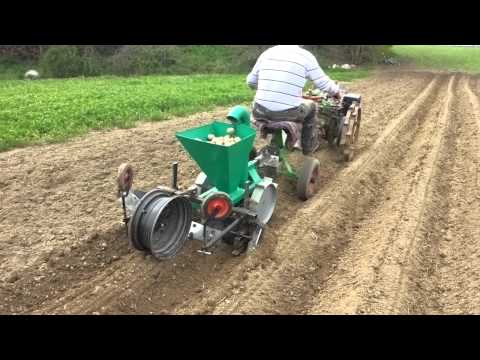 Как сажать картошку мотоблоком с картофелесажалкой 12