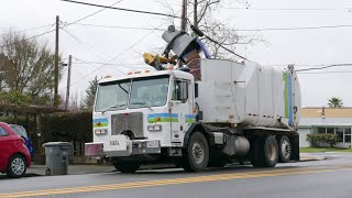 Lid Flipping Recology Peterbilt 320 Heil Cp Python On Recycling