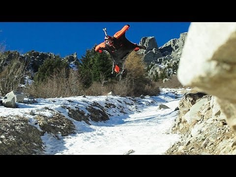 Is this the Closest a Wingsuit Pilot Has Ever Flown to the Ground? Is this the Closest a Wingsuit Pilot Has Ever Flown to the Ground? klip izle