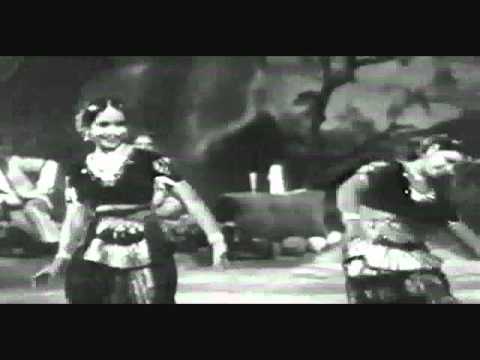aplam chaplam-Wonder of two sisters-lata-usha mangeshkar & sayee...