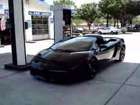 Brian spots a blacked out Gallardo Spyder first filling up at the pump