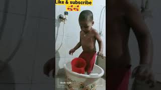 Bath time fun 😂 mastikhor Rishu 🥰#cute baby#vlogs#youtuber#viral India