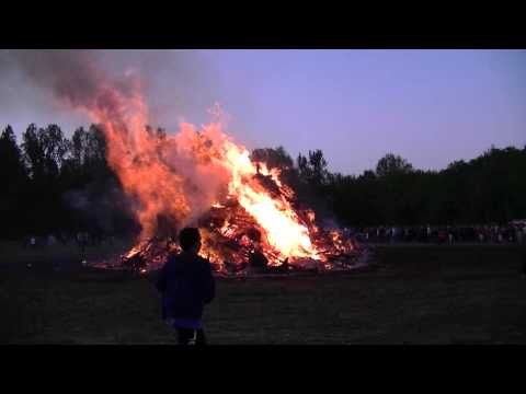 Paasvuur in "Wedde", Groningen 2011 HD Quality Easter Fire in "Wedde", Groningen 2011.