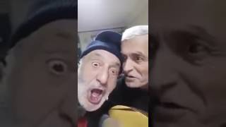 Çılgınlar gibi Türkü söyleyen Yaşlı Amcalar :D