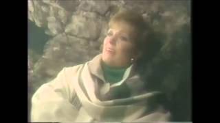 Watch Julie Andrews In The Bleak Midwinter video