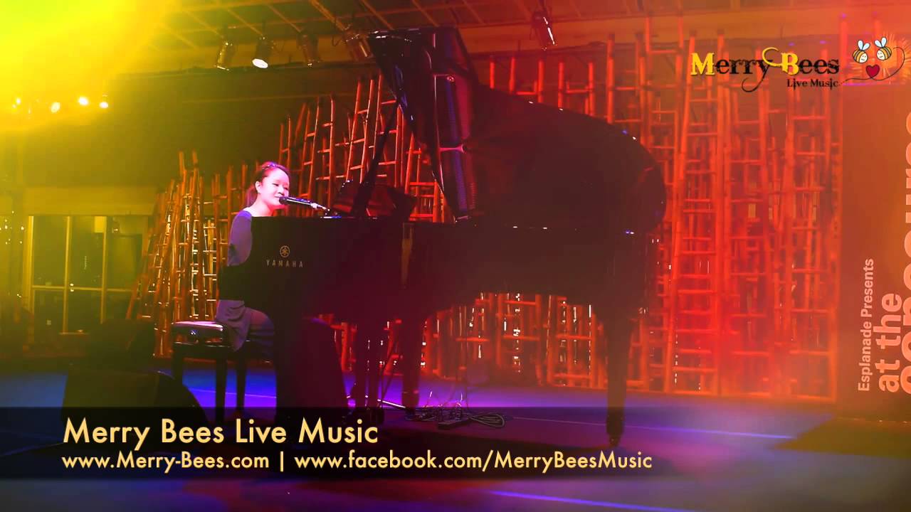 Alicia (singer / keyboardist)