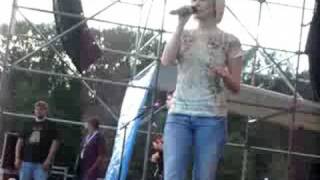 Watch Kellie Pickler Gotta Keep Moving video