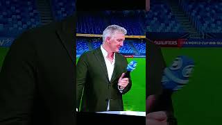Schweinsteiger Schlägt Die Hand Von Moderatorin Weg