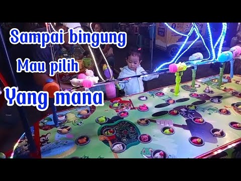 Ada yang nongol pukul !!!