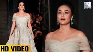 Preity Zinta Sizzles On Ramp At Lakme Fashion Week Day 3 Lehren Tv