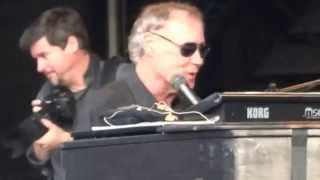 Watch Bruce Hornsby Country Doctor video