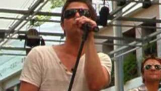 Watch Small Mercies Beautiful Hum video