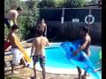sesso in piscina con lo squalo Marco